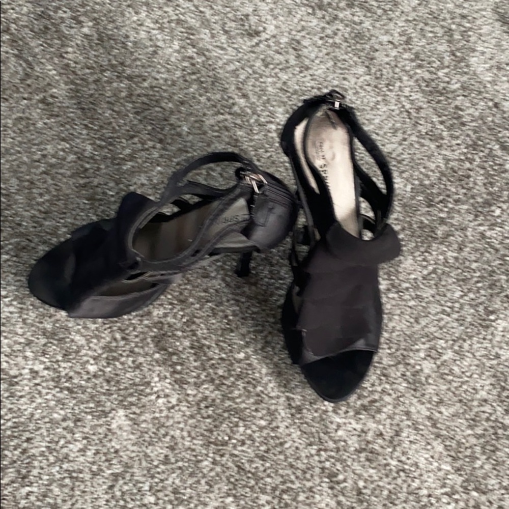 High heeled shoea